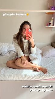 Sinem Özgür feet photo thumbnail