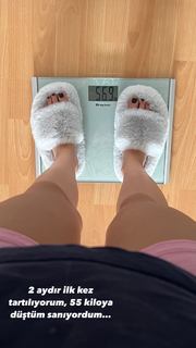 Sinem Özgür feet photo thumbnail