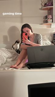 Sinem Özgür feet photo thumbnail