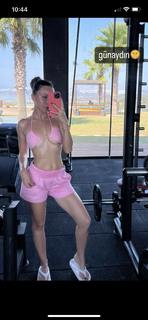 Sinem Özgür feet photo thumbnail