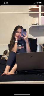 Sinem Özgür feet photo thumbnail