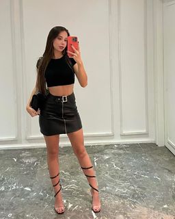 Sinem Özgür feet photo thumbnail