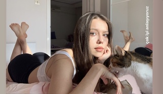 Sinem Özgür feet photo thumbnail