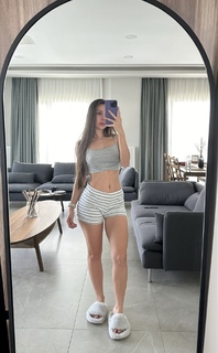 Sinem Özgür feet photo thumbnail