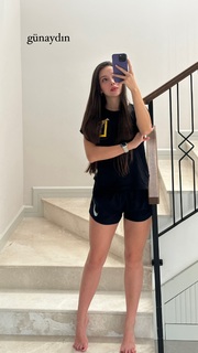 Sinem Özgür feet photo thumbnail