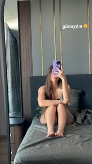Sinem Özgür feet photo thumbnail