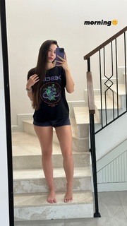 Sinem Özgür feet photo thumbnail