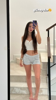 Sinem Özgür feet photo thumbnail