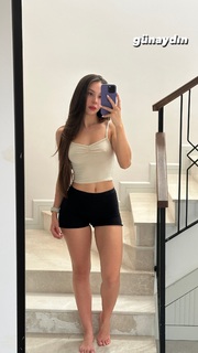 Sinem Özgür feet photo thumbnail