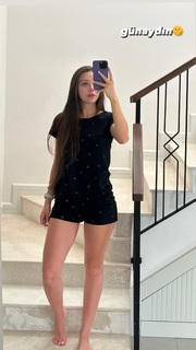 Sinem Özgür feet photo thumbnail