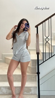 Sinem Özgür feet photo thumbnail