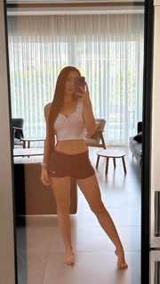 Sinem Özgür feet photo thumbnail