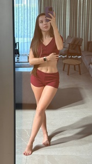 Sinem Özgür feet photo thumbnail