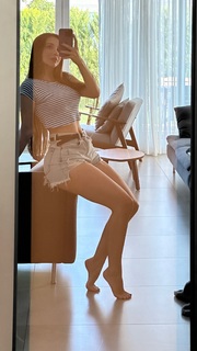 Sinem Özgür feet photo thumbnail