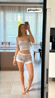 Sinem Özgür feet photo thumbnail