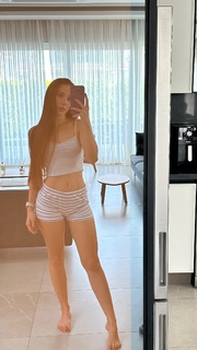 Sinem Özgür feet photo thumbnail