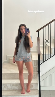 Sinem Özgür feet photo thumbnail