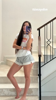 Sinem Özgür feet photo thumbnail