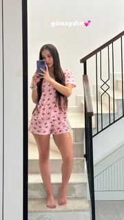 Sinem Özgür feet photo thumbnail