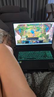 Sinem Özgür feet photo thumbnail