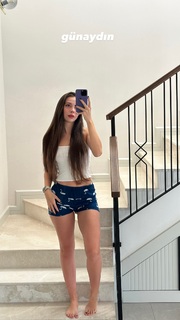 Sinem Özgür feet photo thumbnail