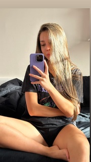 Sinem Özgür feet photo thumbnail