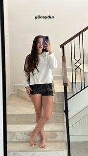 Sinem Özgür feet photo thumbnail