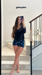 Sinem Özgür feet photo thumbnail