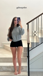 Sinem Özgür feet photo thumbnail