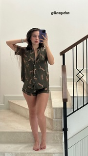 Sinem Özgür feet photo thumbnail