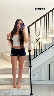 Sinem Özgür feet photo thumbnail