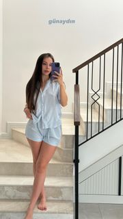 Sinem Özgür feet photo thumbnail