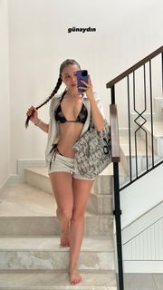 Sinem Özgür feet photo thumbnail