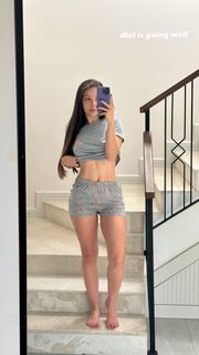 Sinem Özgür feet photo thumbnail