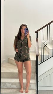 Sinem Özgür feet photo thumbnail