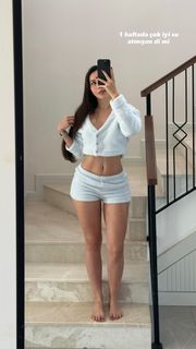 Sinem Özgür feet photo thumbnail