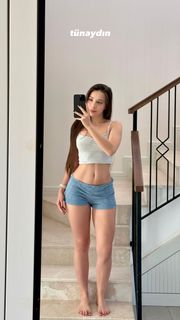 Sinem Özgür feet photo thumbnail