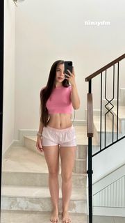 Sinem Özgür feet photo thumbnail