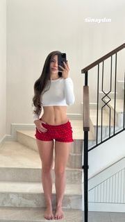 Sinem Özgür feet photo thumbnail