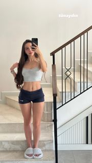 Sinem Özgür feet photo thumbnail