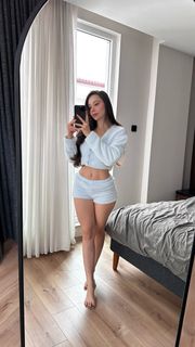 Sinem Özgür feet photo 4