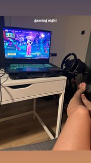Sinem Özgür feet photo 4