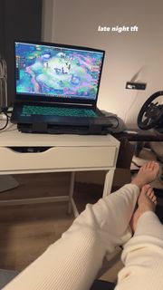Sinem Özgür feet photo 3