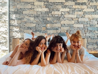 Sinem Ünsal feet photo thumbnail