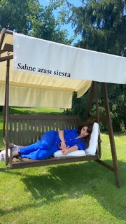 Sinem Ünsal feet photo thumbnail