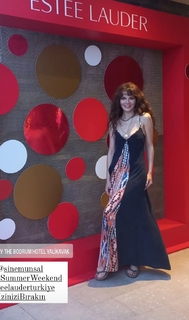 Sinem Ünsal feet photo thumbnail