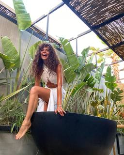 Sinem Ünsal feet photo thumbnail