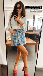 Sinem Ünsal feet photo thumbnail