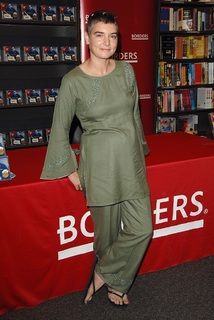 Sinéad O'Connor feet photo 4