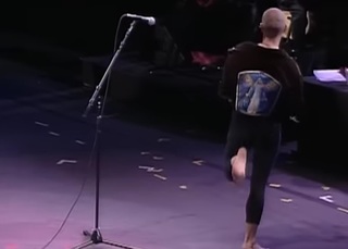 Sinéad O'Connor feet photo 3